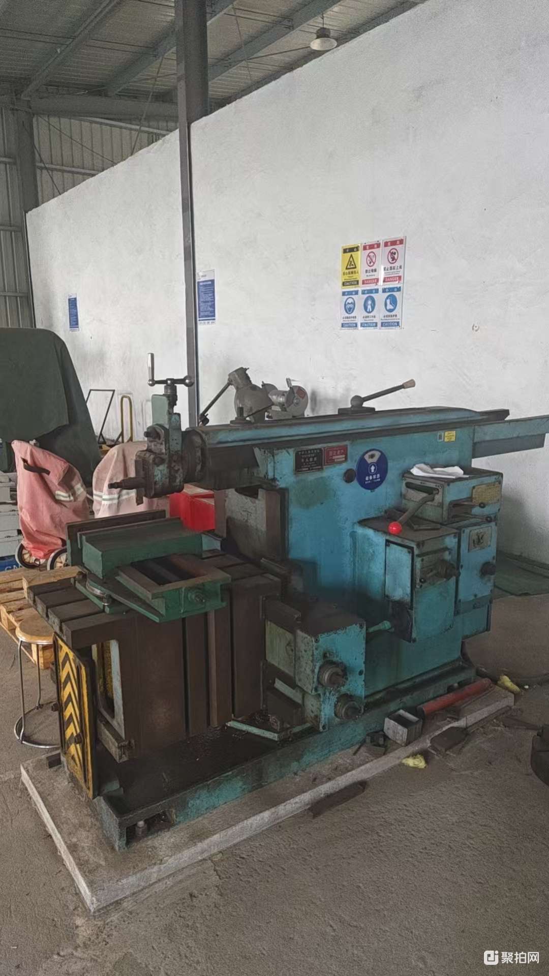 废旧牛头刨床