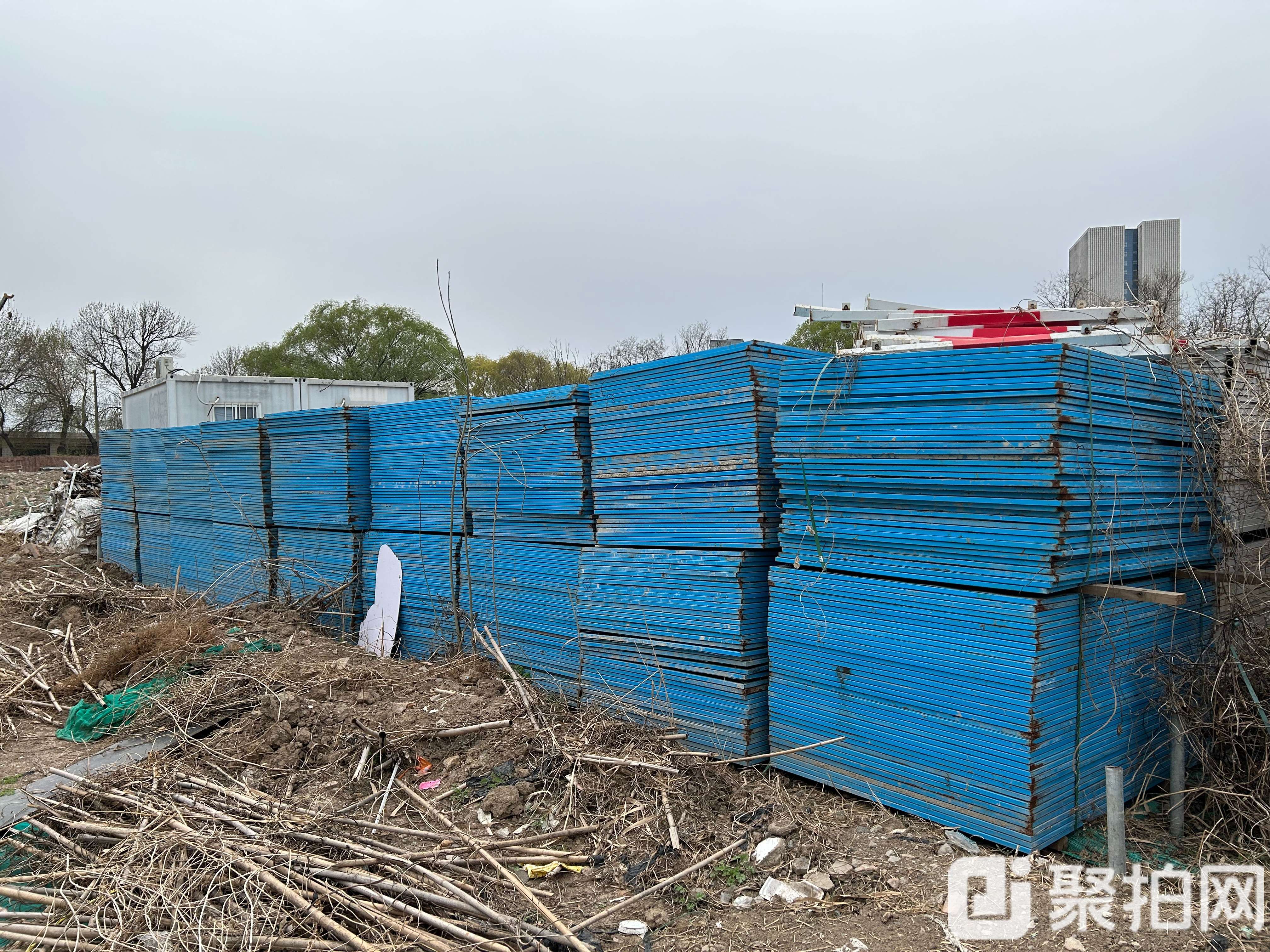 废旧钢板网、废旧配电箱铁皮、废旧基坑护栏等铁件