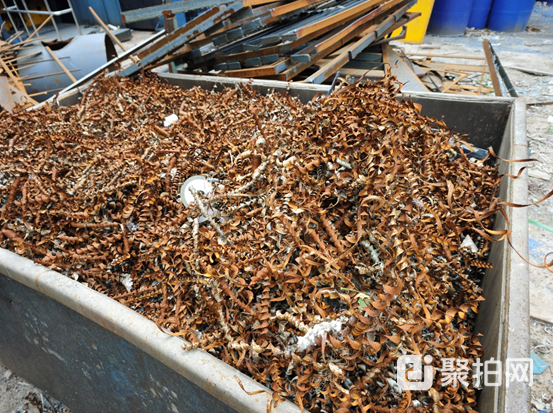 废铁屑
