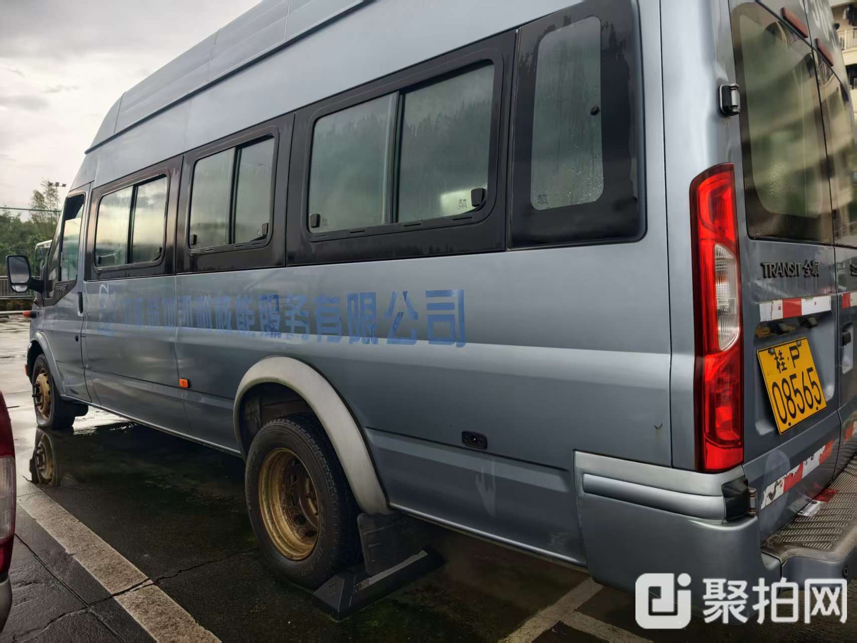 东风郑州日产商务车和17座新世代全顺商务车