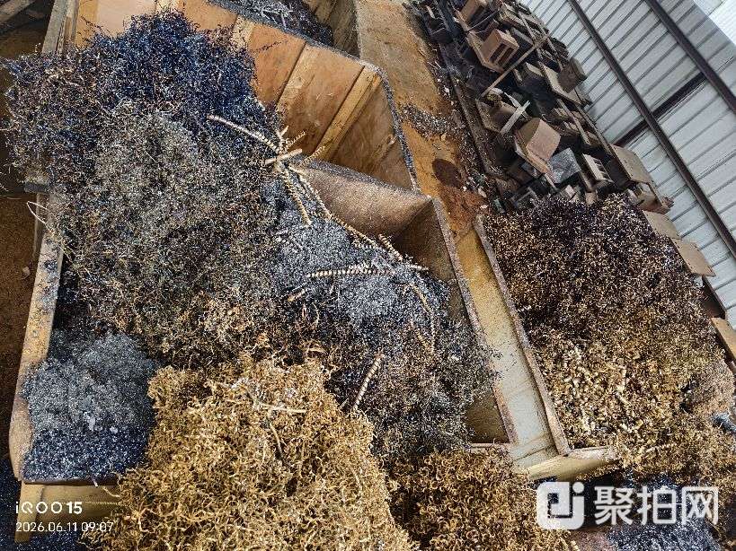 废铁屑