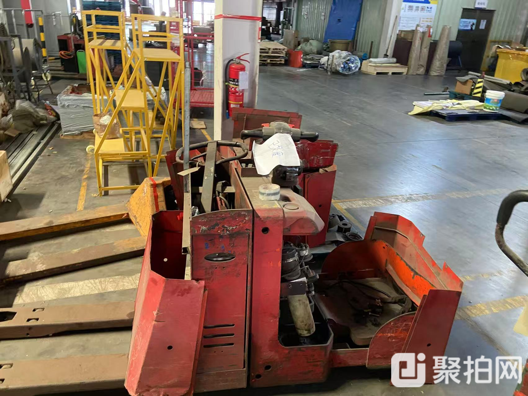 物流设备-2台叉车、7台电池1批