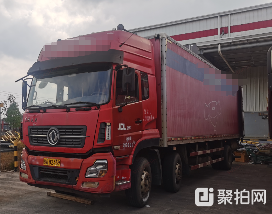 4辆东风天锦6X2 9.6米厢货4辆