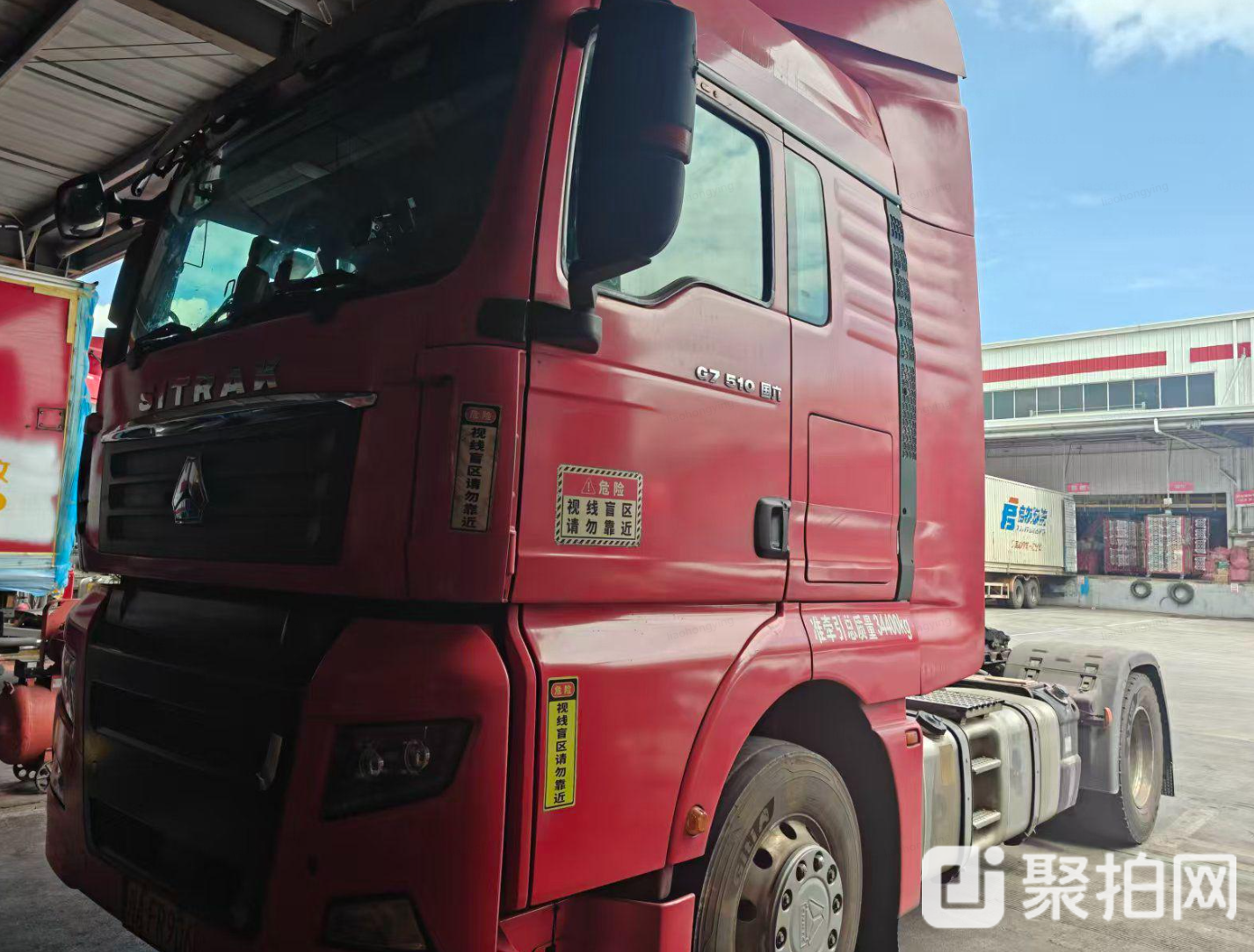 川AFR906汕德卡牵引车4X2