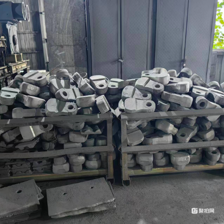 废铁（包含废旧锤头、板锤、托辊、彩瓦）