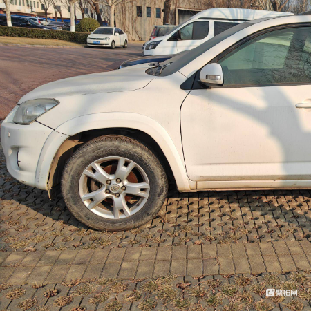 丰田牌-小型普通汽车一台