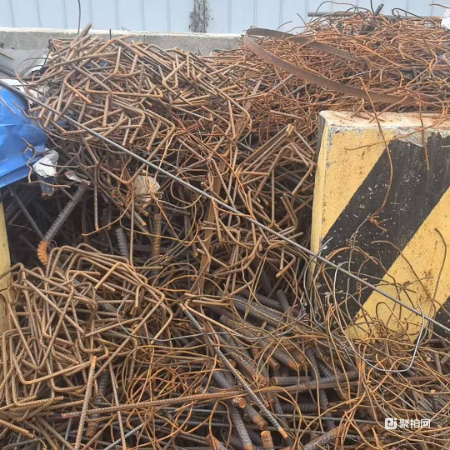 废旧钢筋加工废料一批及破碎石钢筋一批，按照要求依次清运完成；