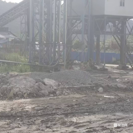 基础混凝土内部废钢材