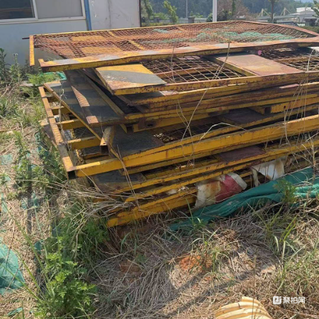 废旧物资一批（包含：彩钢板围挡、C型钢、冷轧焊接钢管、料斗、三级配电箱）