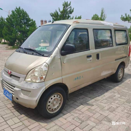 五菱面包车1台