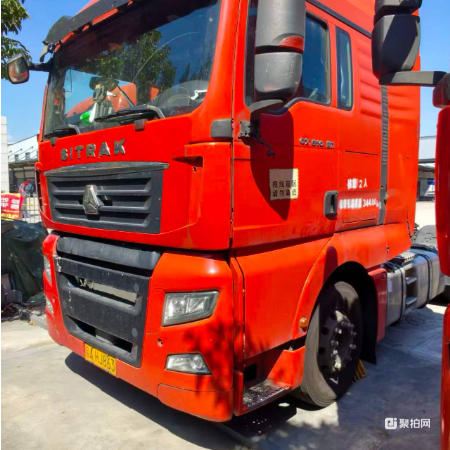 粤AHJ863汕德卡牵引车