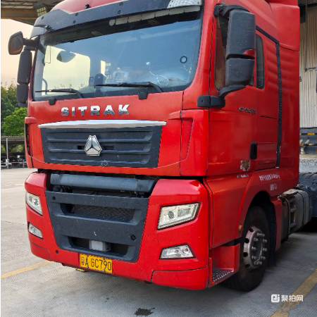 粤AGC790汕德卡牵引车