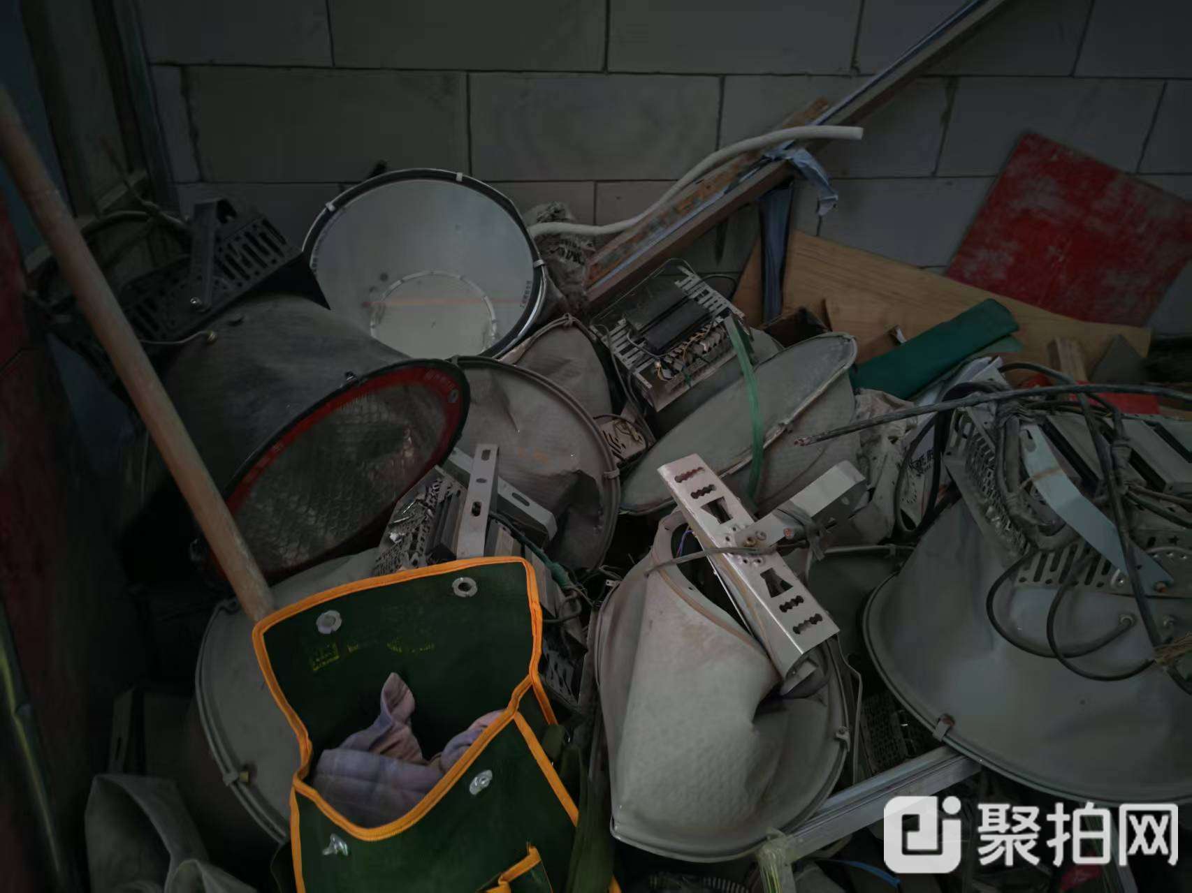 塔吊灯