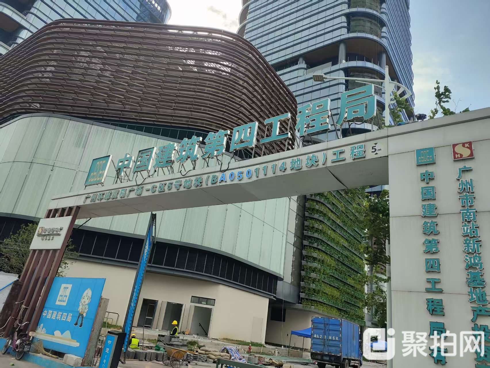 废旧门头