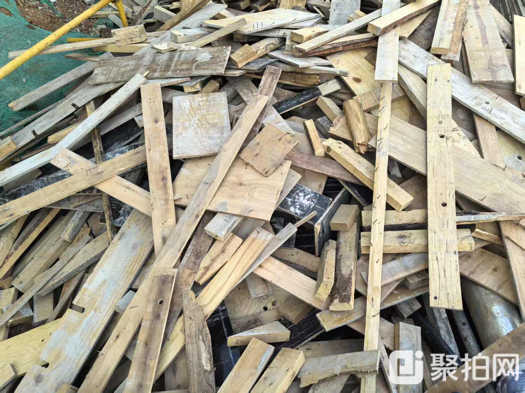 废旧木料